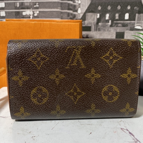 Authentic Louis Vuitton Monogram Bifold Zippy Wallet - Picture 2 of 10